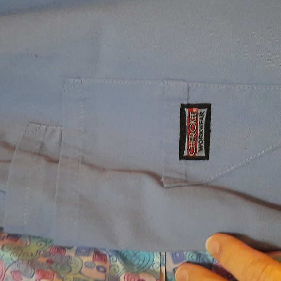 Complete Scrub set with Jacket - Picture 4 of 5